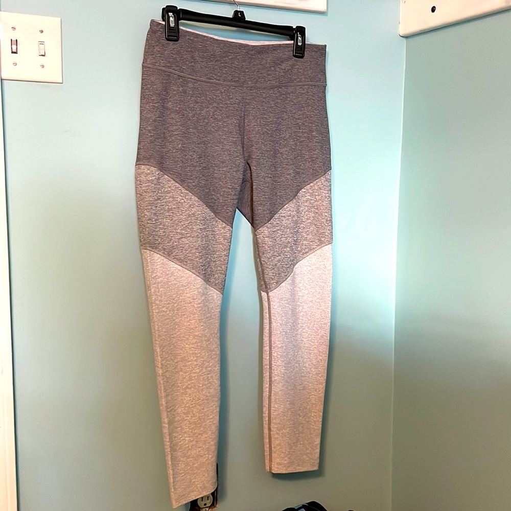 Outdoor Voices Springs 7/8 Leggings. Heather gray color. XL textured compression